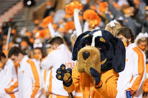 Tennessee volunteers football mascots smokey